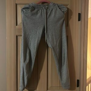 Medium grey sweats rue 21 used good condition.